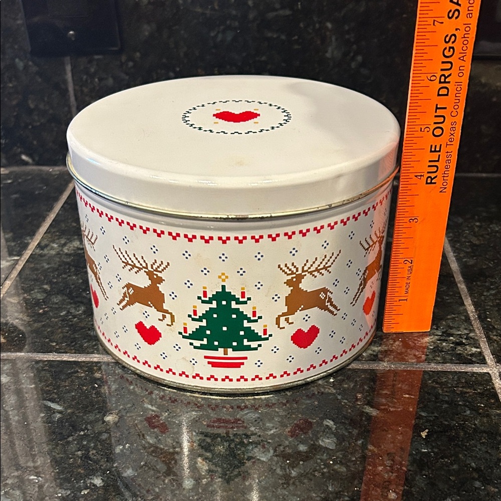 Vgt Bertals Can Co Christmas tin. - Picture 2 of 6